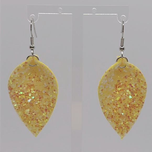 Ts Treasures Jewelry - Mini Faux Pinch Petal Earrings